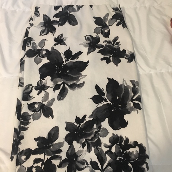 pencil skirt - Picture 1 of 2